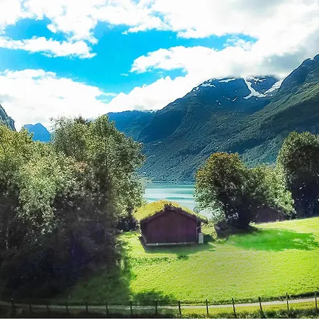 Flaten Hyttegrend * Olden